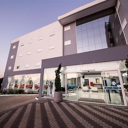 Hiber Hotel - Acesso A Шапеко Экстерьер фото