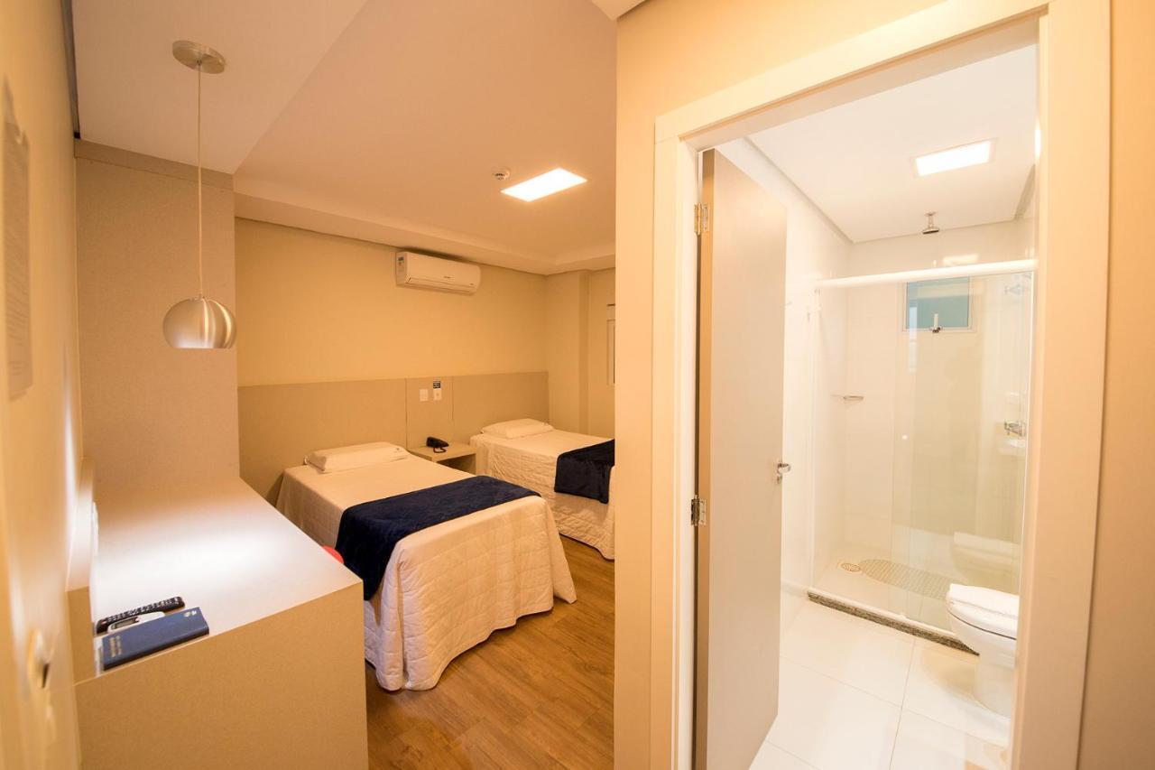 Hiber Hotel - Acesso A Шапеко Экстерьер фото