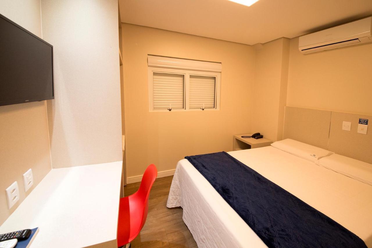 Hiber Hotel - Acesso A Шапеко Экстерьер фото