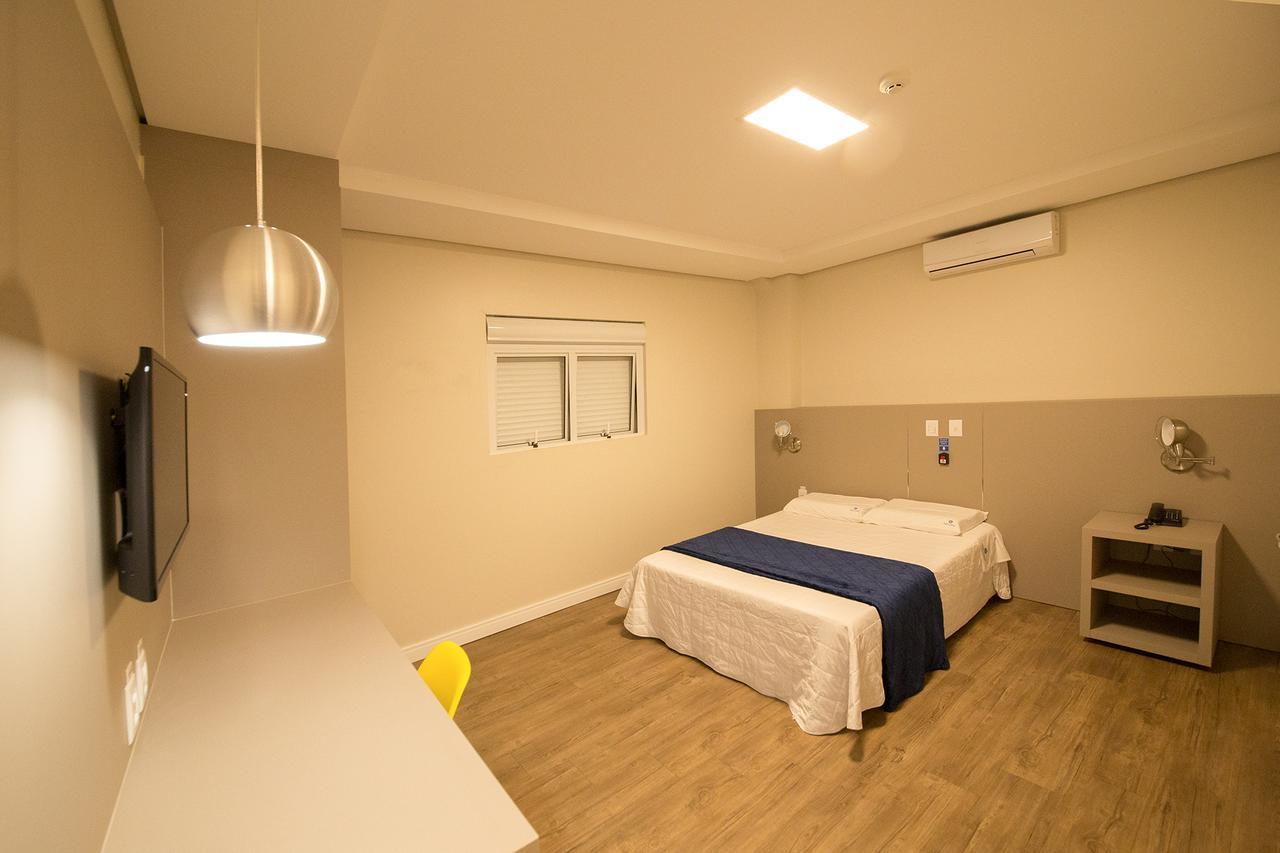 Hiber Hotel - Acesso A Шапеко Экстерьер фото